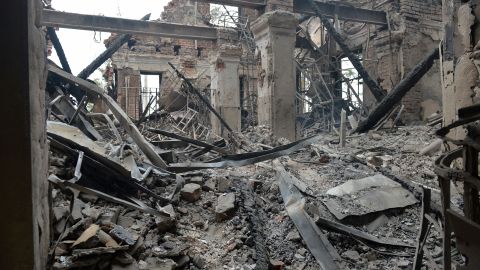 Sekolah ini hancur akibat pertempuran di dekat pusat kota Kharkiv pada 28 Februari.