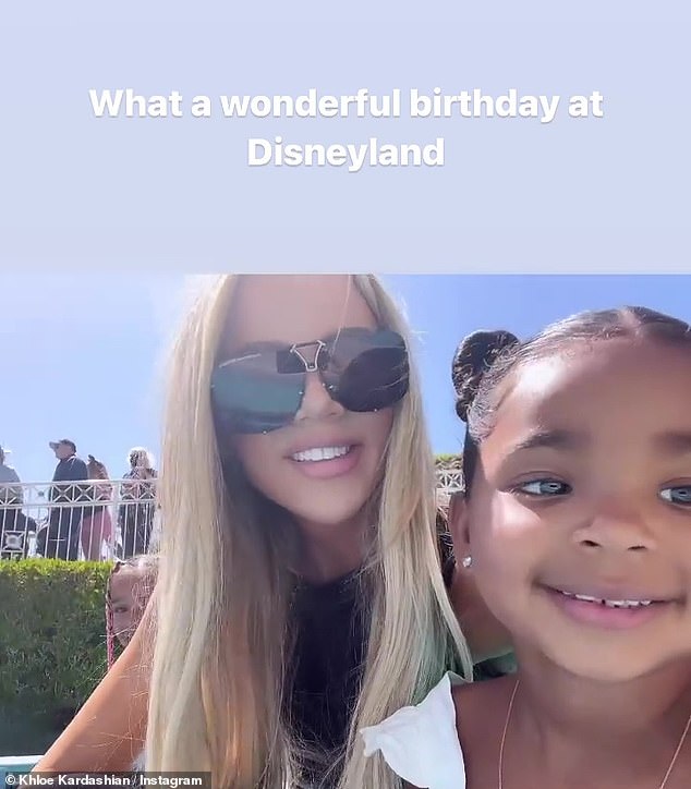 Uh oh: Fasadnya runtuh setelah Khloe mengungkapkan bahwa itu adalah pertama kalinya putrinya di Disneyland pada hari Selasa