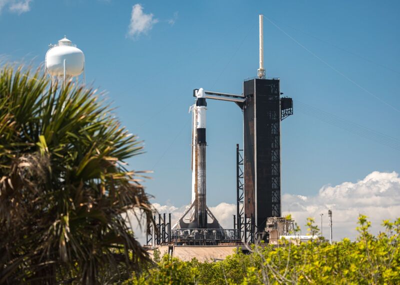 SpaceX spins fast from dragon landing to another launch in 39 hours