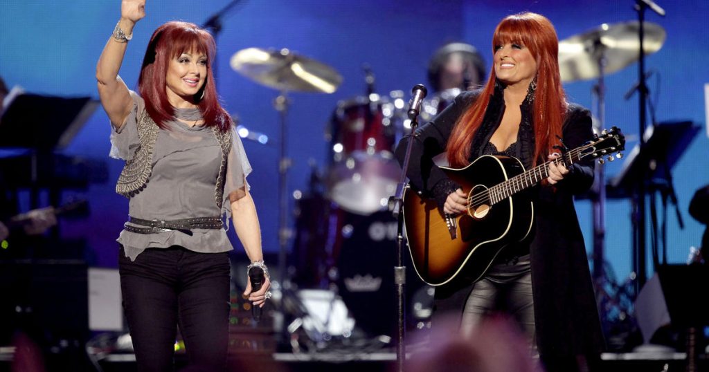 Judds dilantik ke Country Music Hall of Fame satu hari setelah kematian tak terduga dari Naomi Judd